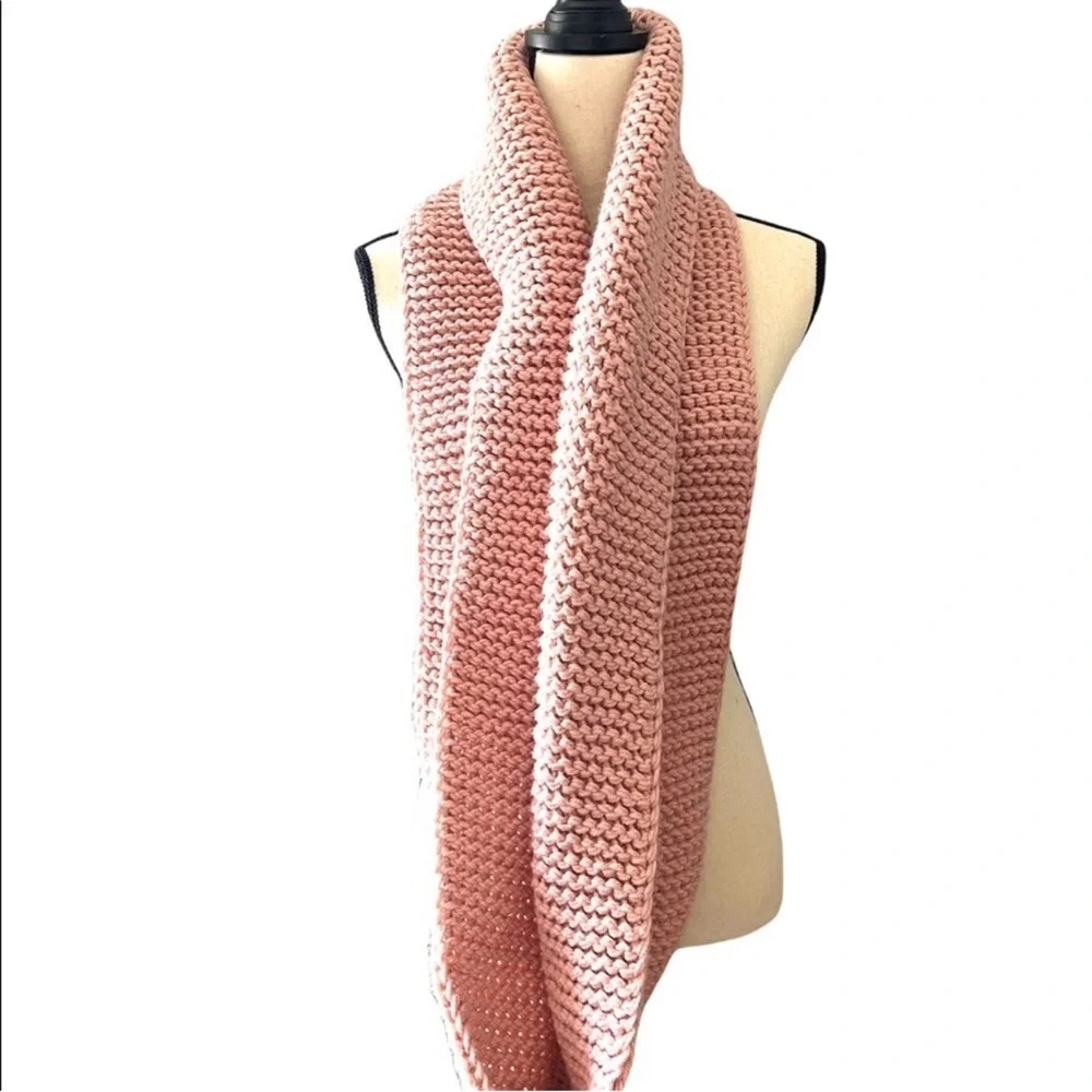New oversized knit blanket Infinity scarf, pale pink